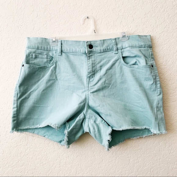Old Navy Pants - MINT BOYFRIEND SHORTS